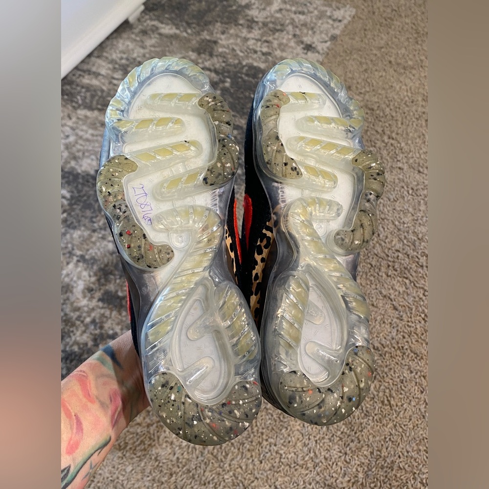 Nike VaporMax Shoes - Picture 6 of 16